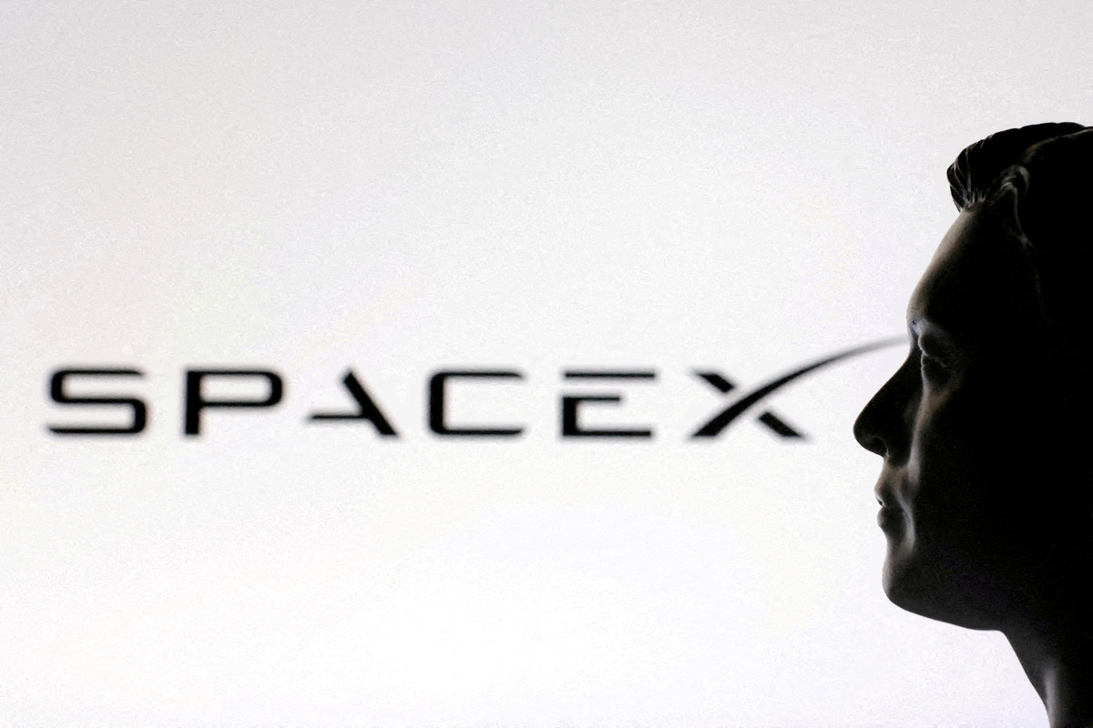 FILE PHOTO: A 3D-printed miniature model of Elon Musk and a SpaceX logo are seen in this illustration created on January 23, 2025. REUTERS/Dado Ruvic/Illustration/File Photo