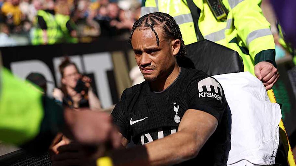  Xavi Simons suffered a knee injury in Tottenham Hotspur's first Premier League win of 2026. | Lewis Storey/Danehouse/Getty Images 