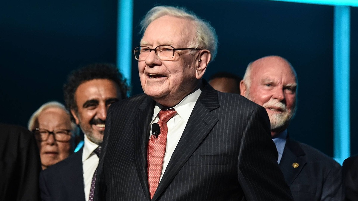  The Buffett Indicator has climbed to record highs, signaling U.S. stocks are trading far above historical valuation levels and raising overvaluation concerns. 
