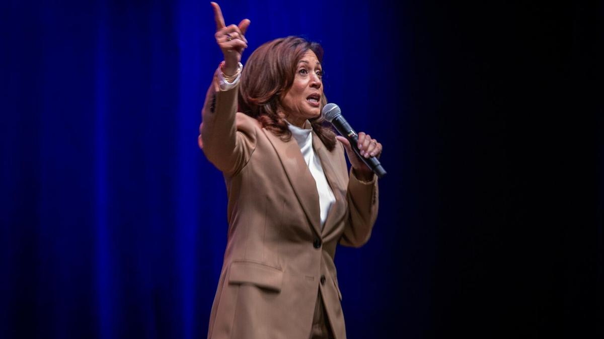 Los Angeles, CA - September 29: Former Vice President Kamala Harris speaks at the Wiltern on Monday, Sept. 29, as part of her book tour promoting "107 Days," her new books about her short sprint of a presidential campaign in 2024 after President Biden decided not to seek reelection on Monday, Sept. 29, 2025 in Los Angeles, CA. (Jason Armond / Los Angeles Times)