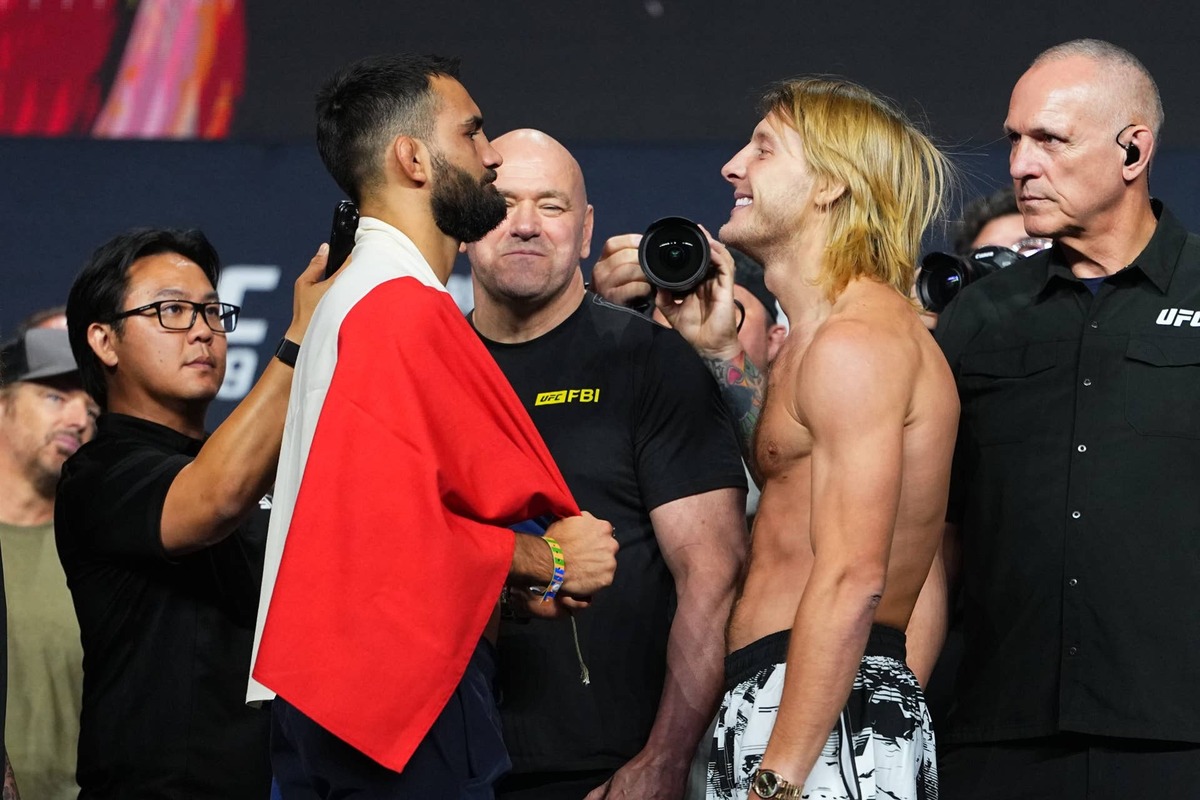  (L-R) Benoit Saint-Denis and Paddy Pimblett face off Jeff Bottari/Zuffa LLC