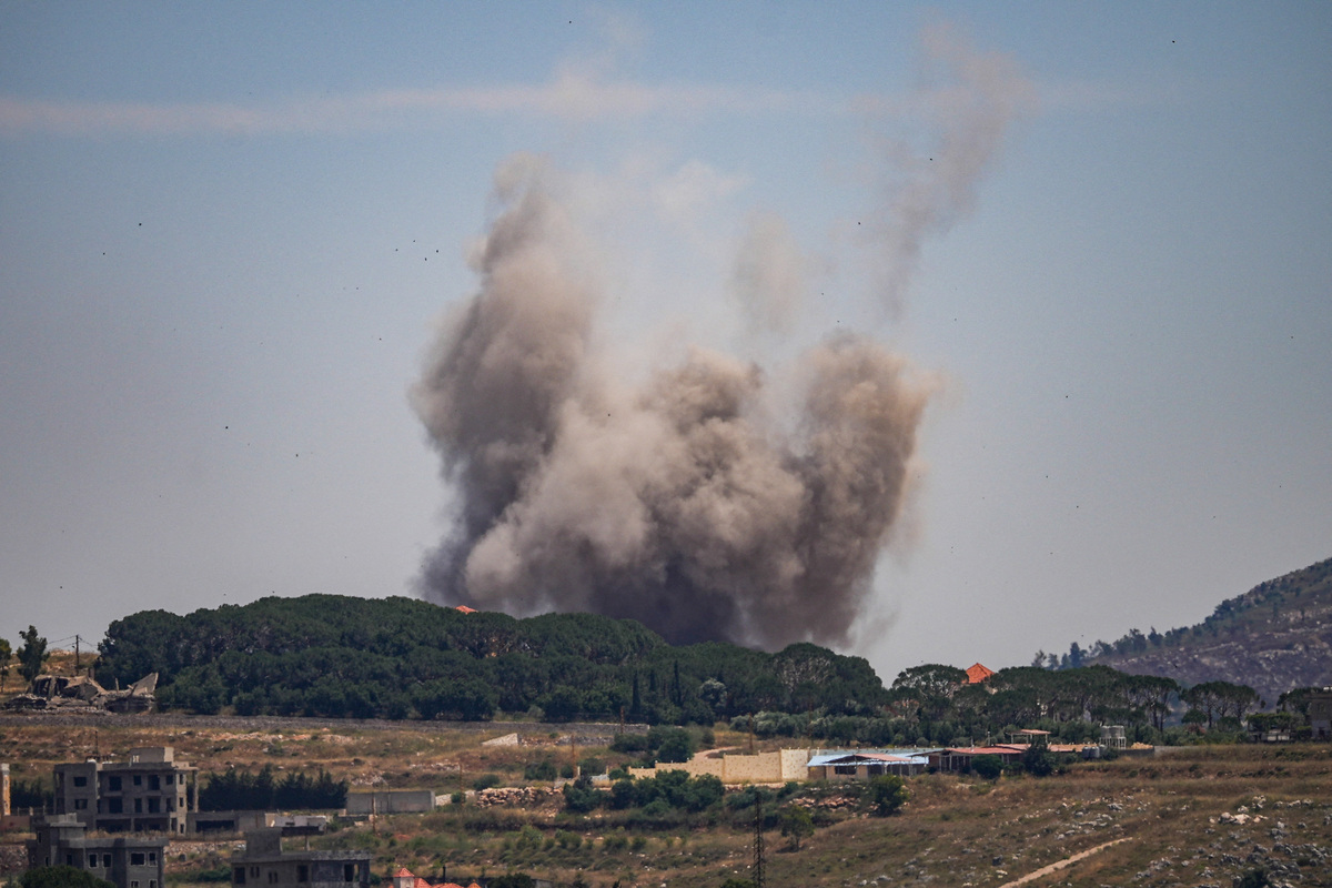 Smoke billows from southern Lebanon, following Israeli strikes, as seen from Nabatieh, Lebanon, June 3, 2026. REUTERS/Stringer