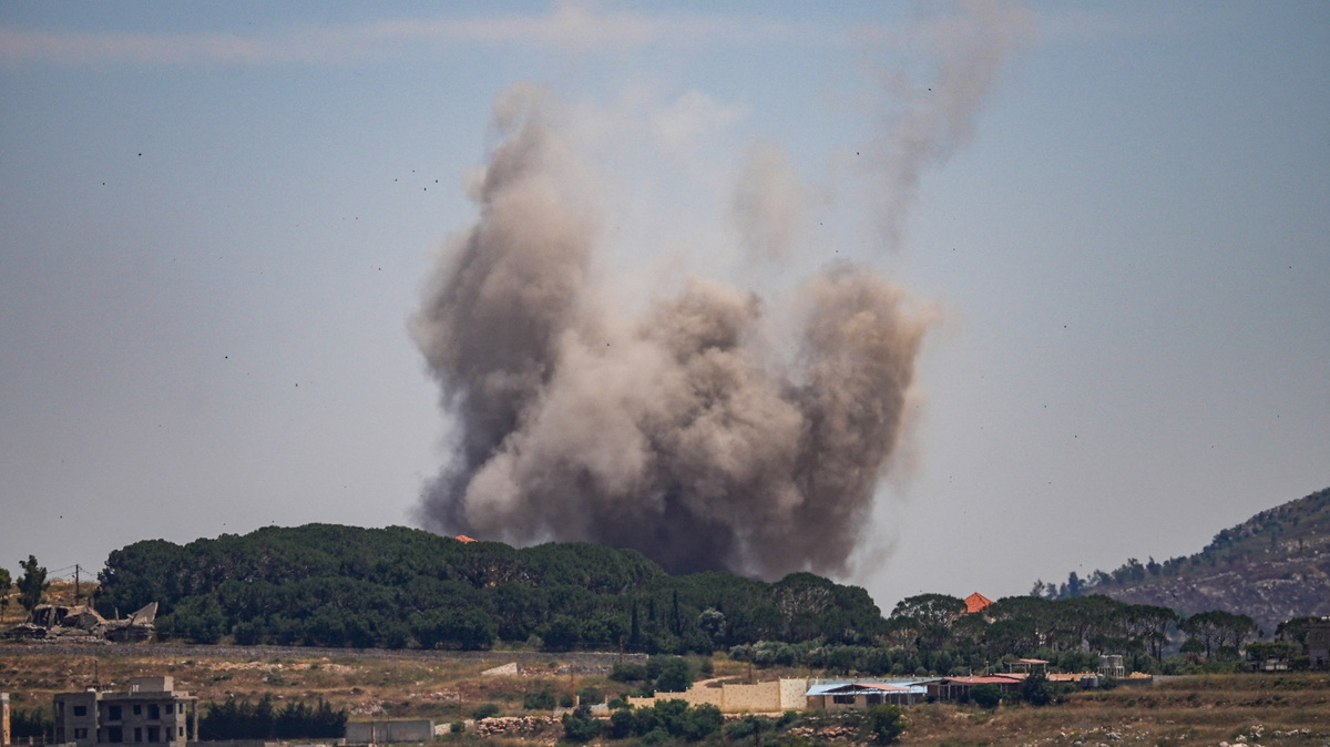 Smoke billows from southern Lebanon, following Israeli strikes, as seen from Nabatieh, Lebanon, June 3, 2026. REUTERS/Stringer
