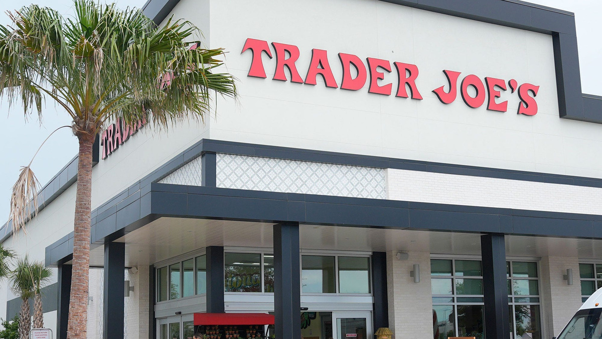 Trader Joe's chicken wraps linked to E. coli outbreak, lawsuit alleges ...
