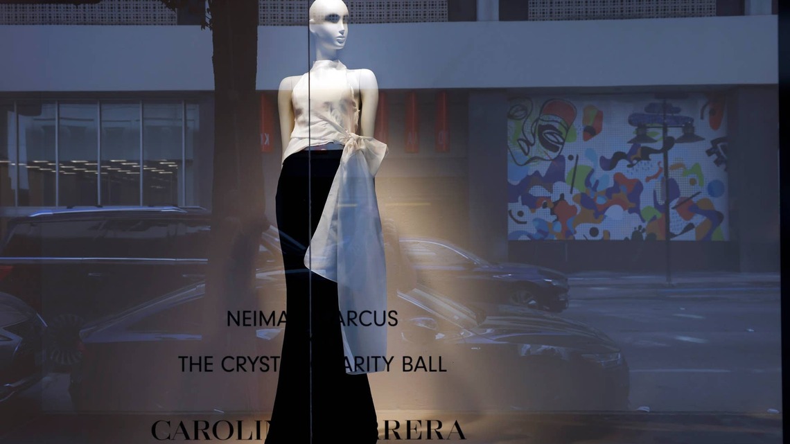 Neiman Marcus closes flagship Dallas store, saddens customers 