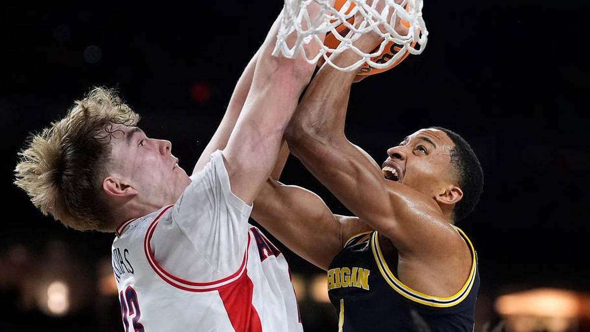  Arizona center Motiejus Krivas (13) looks to block Michigan guard Nimari Burnett (4) in the second half of their Final Four game at Lucas Oil Stadium in Indianapolis on Saturday, April 4, 2026. | Junfu Han / USA TODAY NETWORK via Imagn Images 