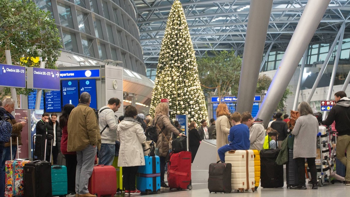 Major Airlines Are Cutting Flights Ahead of the Holidays-Why Booking Early May Pay Off 
