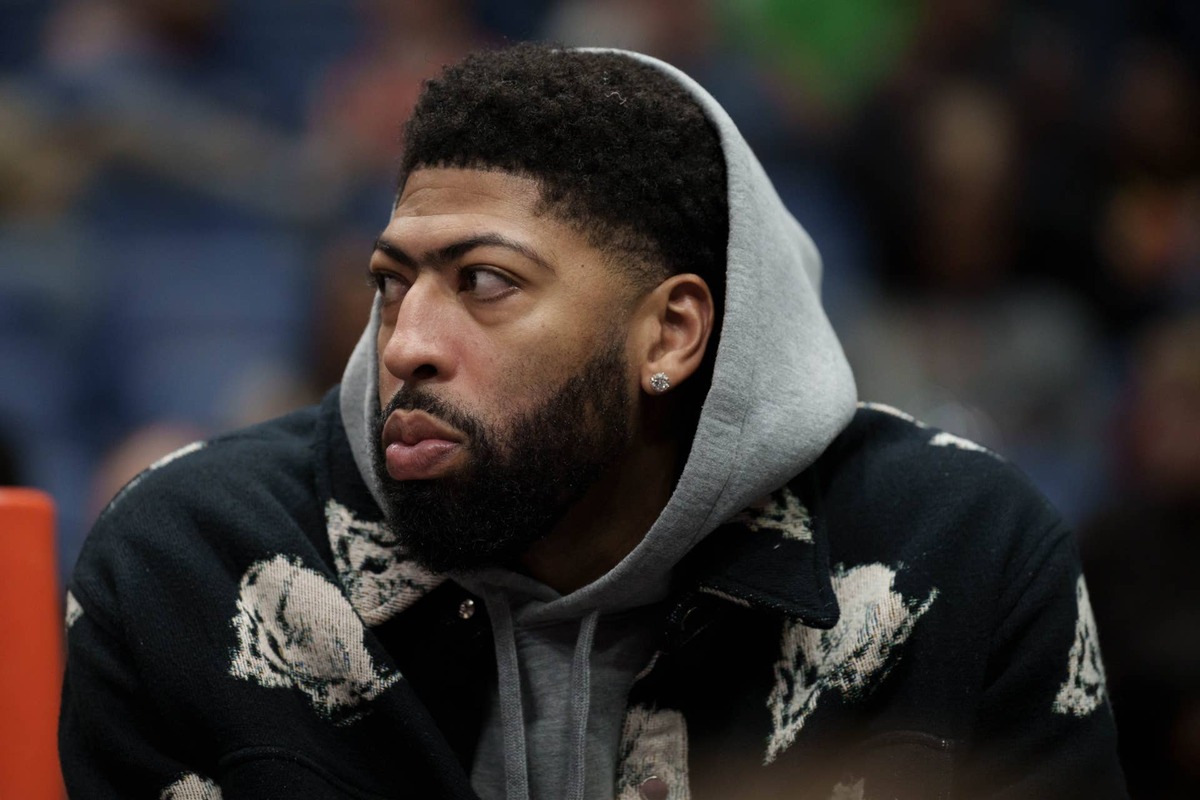  Anthony Davis faces growing usage concerns as projected roster additions threaten offensive opportunities. © Matthew Hinton-Imagn Images
