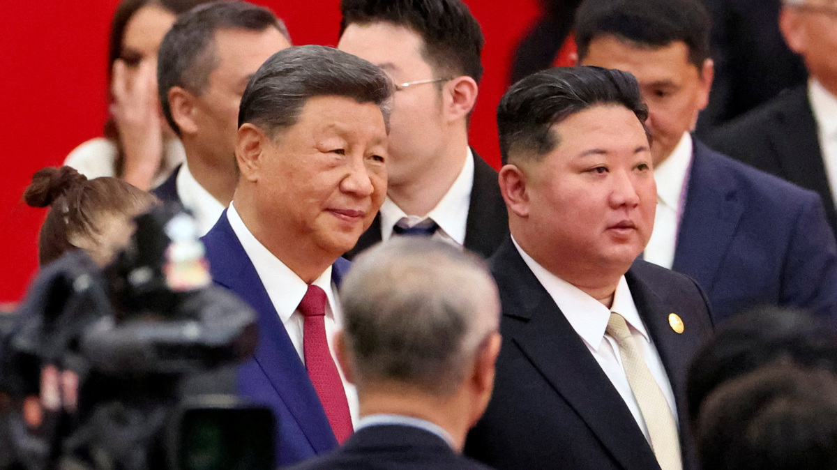 Chinese President Xi Jinping and North Korean leader Kim Jong Un arrive for a reception marking the 80th anniversary of the end of World War Two, at the Great Hall of the People in Beijing, China September 3, 2025. REUTERS/Florence Lo/File Photo