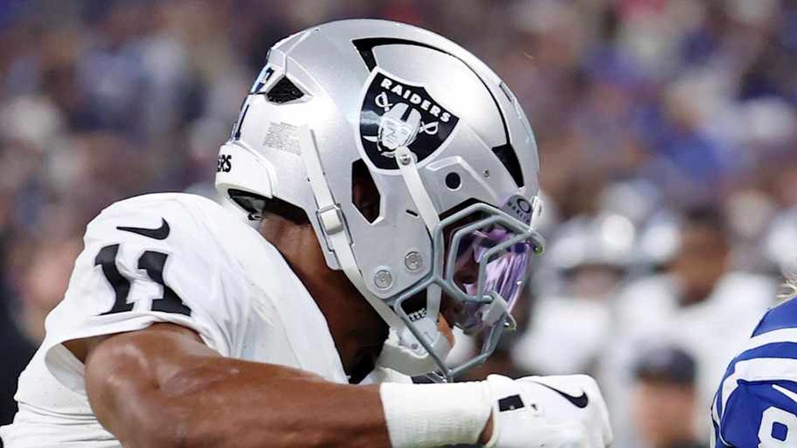 Oct 5, 2025; Indianapolis, Indiana, USA; Indianapolis Colts tight end Tyler Warren (84) runs with the ball against Las Vegas Raiders safety Jeremy Chinn (11) during the second quarter at Lucas Oil Stadium. Mandatory Credit: Trevor Ruszkowski-Imagn Images | Trevor Ruszkowski-Imagn Images 