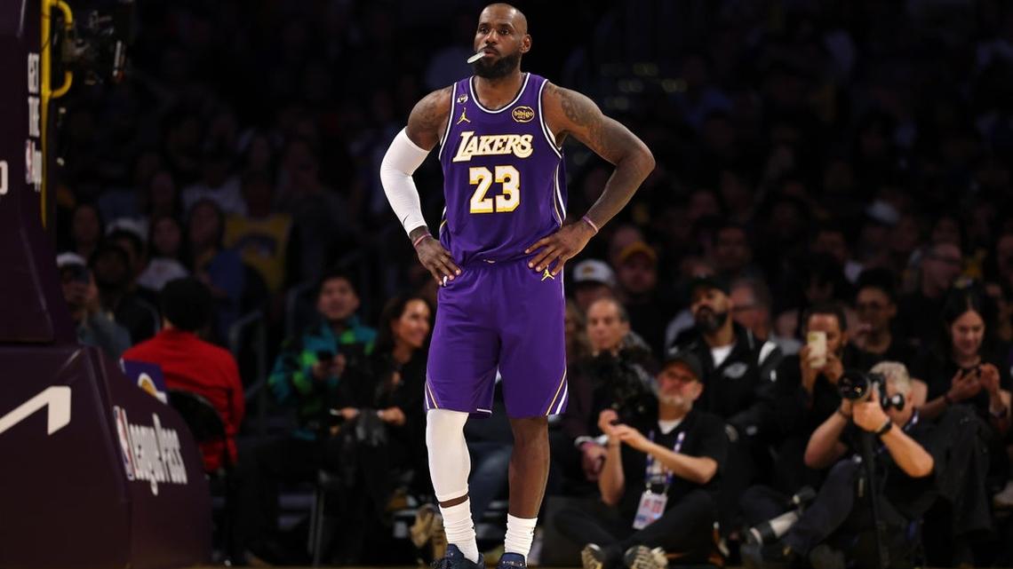 Lakers chase bounce-back vs. slumping Mavericks  