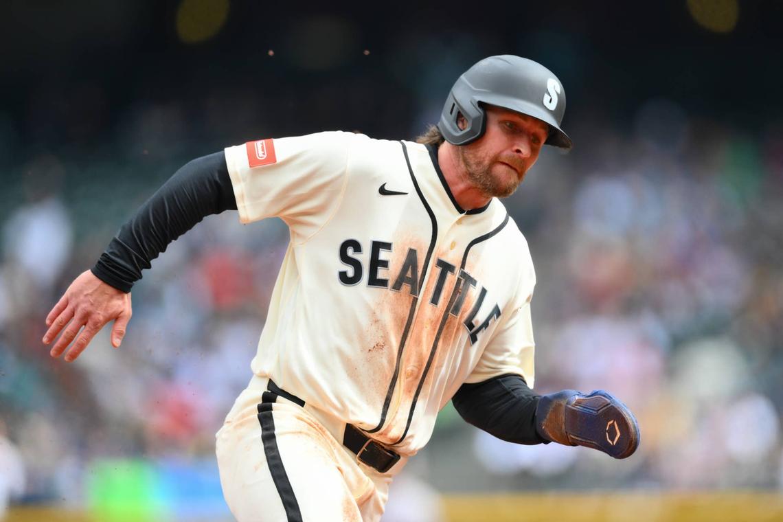  Brendan Donovan's expanded eligibility increases fantasy versatility, allowing managers to optimize daily lineups and bench utilization. © Steven Bisig-Imagn Images 