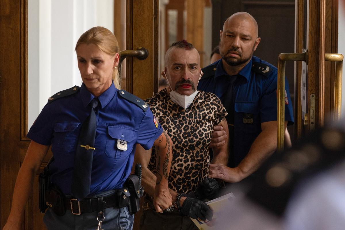 Marla-Svenja Liebich, a convicted German far-right extremist and neo-Nazi formerly known as Sven Liebich, is escorted by prison service to the Regional court in Pilsen, Czech Republic, June 1, 2026. The court is due to announce its decision on whether Liebich will be extradited to Germany. REUTERS/Eva Korinkova
