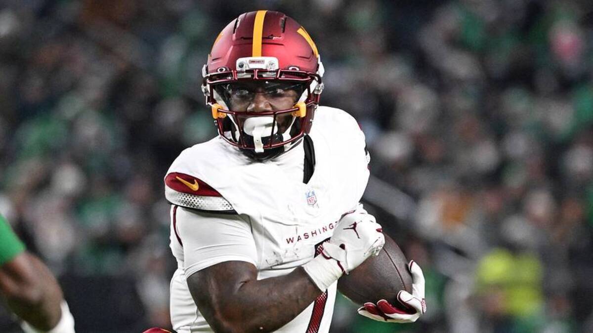  Jan 4, 2026; Philadelphia, Pennsylvania, USA; Washington Commanders wide receiver Deebo Samuel (1) against the Philadelphia Eagles at Lincoln Financial Field. Mandatory Credit: Eric Hartline-Imagn Images | Eric Hartline-Imagn Images 