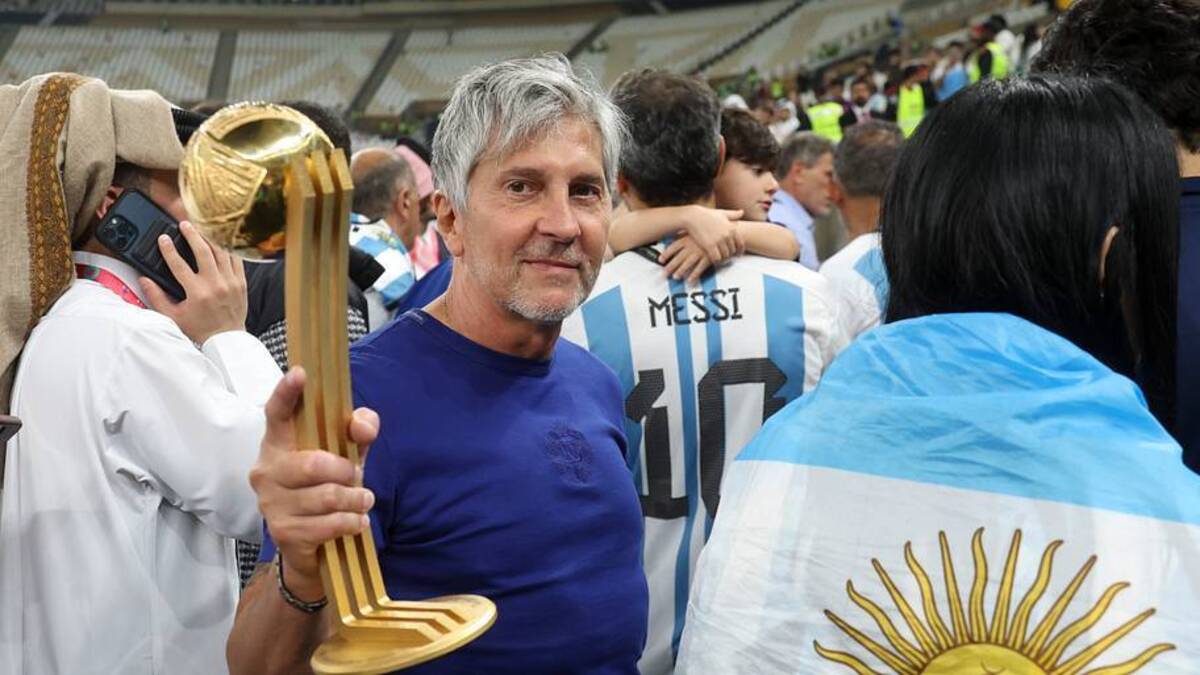  Messi's father, Jorge, represents the Argentina legend. | Jean Catuffe/Getty Images 