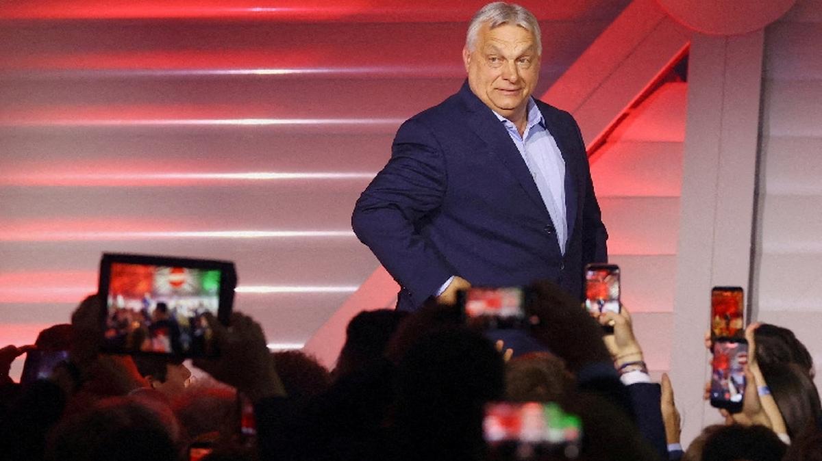 FILE PHOTO: FILE PHOTO: Hungarian Prime Minister Viktor Orban arrives to address supporters after the announcement of the partial results of parliamentary election in Budapest, Hungary, April 12, 2026. REUTERS/Bernadett Szabo/File Photo/File Photo