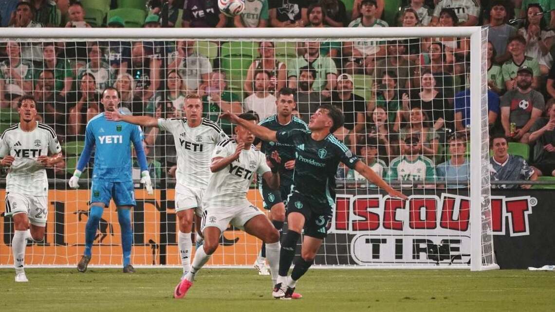 Myrto Uzuni delivers late for Austin to down Sounders 