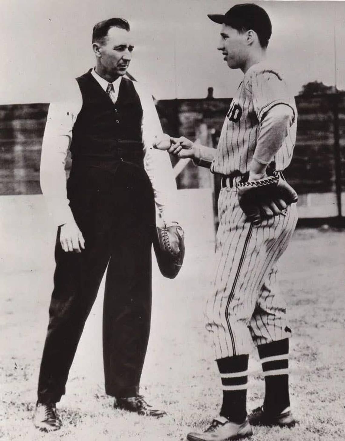  Bob Feller and his father. Des Moines Register-USA TODAY NETWORK via Imagn Images