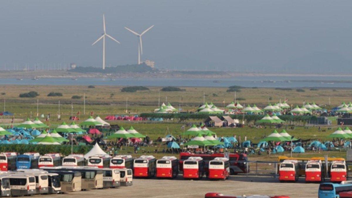 Buses are parked at the World Scout Jamboree campsite in Saemangeum, near the planned offshore wind project area off the coast of Buan in North Jeolla Province, South Korea. Photo by LEE HYUN-WOO /EPA