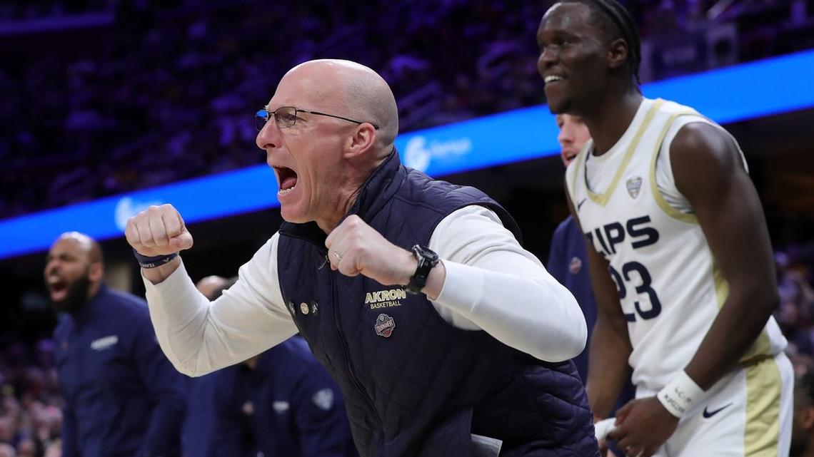 Reports: Charleston hires Akron's John Groce as coach 