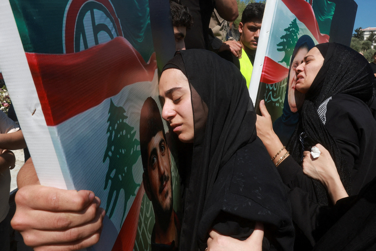 Mourners attend the funeral of four people, including a woman and a medic, who were killed in an Israeli strike on Friday in Zebdine, in Haret Saida, Lebanon June 7, 2026. REUTERS/Aziz Taher