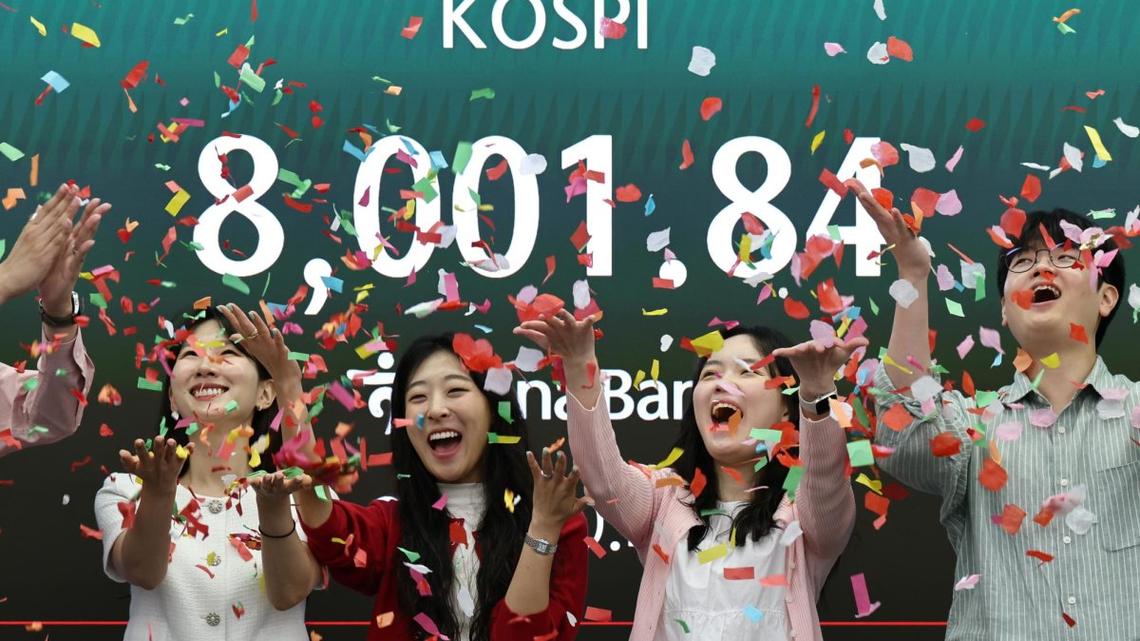 KOSPI crashes over 6 pct on foreign sell-offs after achieving 8,000-point milestone 