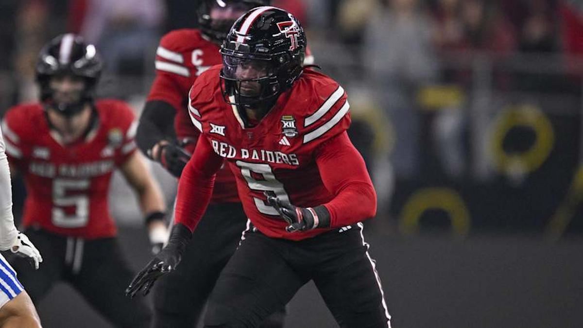  Dec 6, 2025; Arlington, TX, USA; Texas Tech Red Raiders linebacker Romello Height (9) rushes the line during the game between the Red Raiders and the Cougars at AT&T Stadium. Mandatory Credit: Jerome Miron-Imagn Images | Jerome Miron-Imagn Images 