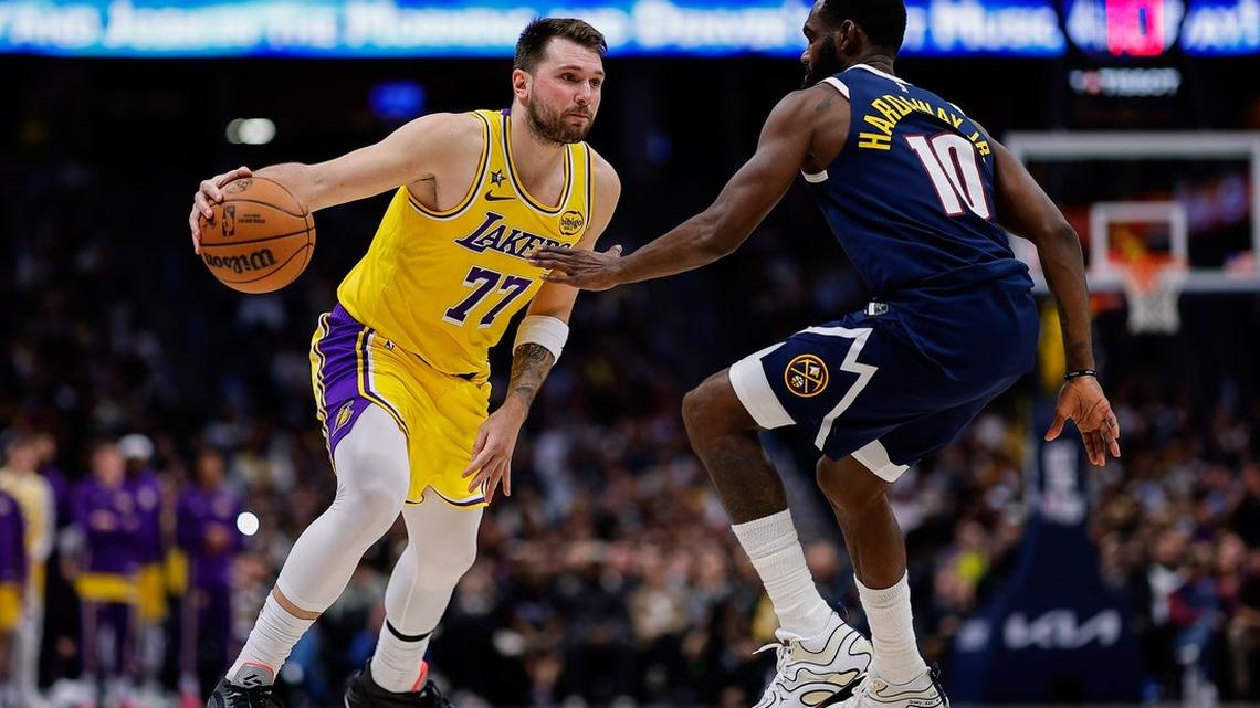 Lakers head to Denver with chance to leap past Nuggets 