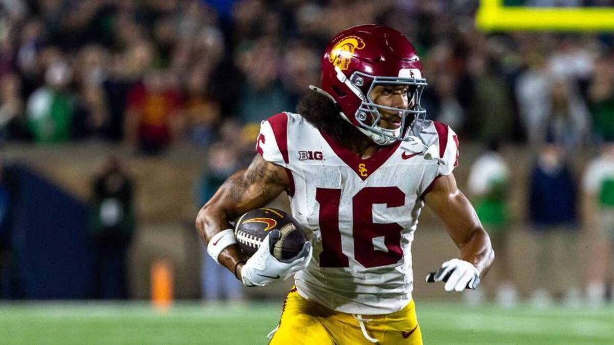 Oct 18, 2025; South Bend, Indiana, USA; Southern California Trojans wide receiver Tanook Hines (16) runs the ball against the Notre Dame Fighting Irish during the first half at Notre Dame Stadium. Mandatory Credit: Michael Caterina-Imagn Images | Michael Caterina-Imagn Images 