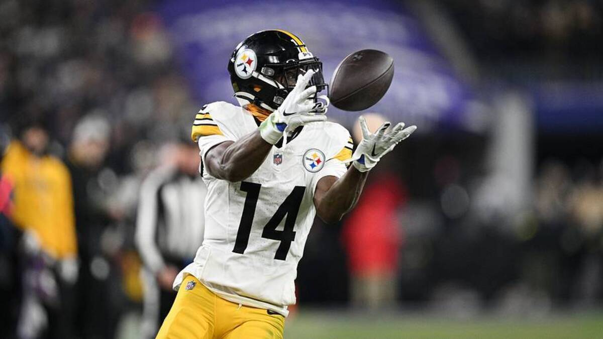  Jan 11, 2025; Baltimore, Maryland, USA; Pittsburgh Steelers wide receiver George Pickens (14) makes a catch against the Baltimore Ravens in the third quarter in an AFC wild card game at M&T Bank Stadium. Mandatory Credit: Tommy Gilligan-Imagn Images | USA TODAY Sports via Reuters Connect 