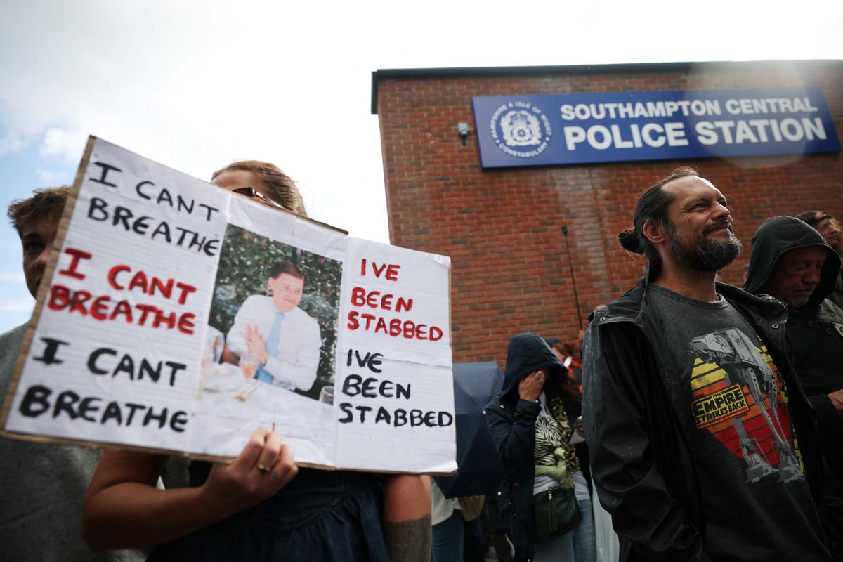 Protesters gather outside Southampton Central Police Station following the conviction of Vikrum Digwa for the murder of student Henry Nowak, in Southampton, Britain, June 2, 2026. REUTERS/Isabel Infantes