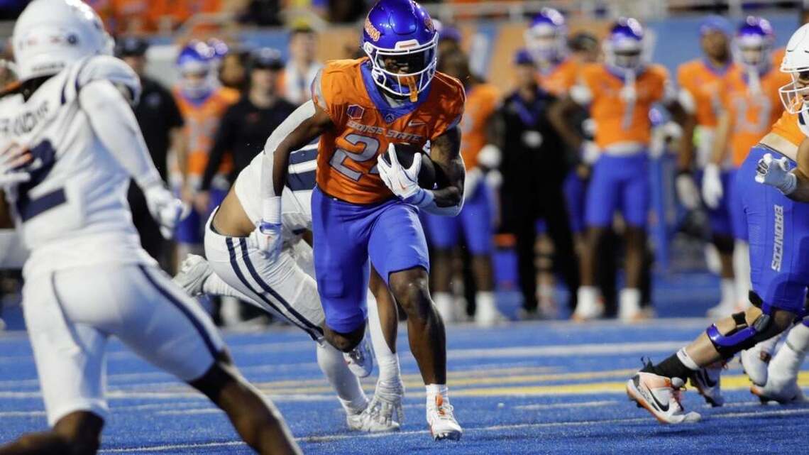 No. 22 Boise State extends domination of Utah State in Pac-12 debut 