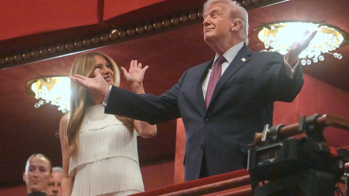 Trump Kennedy Center. President Donald Trump and first lady Melania Trump arrive to attend the opening nights of the musical "Chicago" at the John F. Kennedy Center for the Performing Arts in Washington, Tuesday, March 31, 2026. (AP Photo/Rod Lamkey, Jr.)