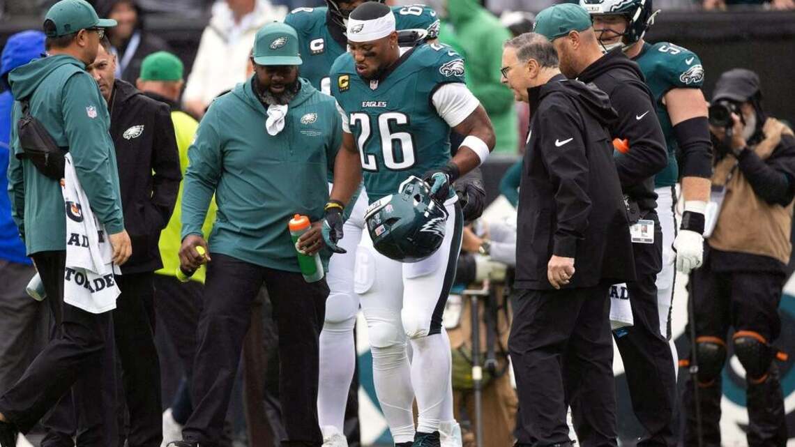 Eagles’ offense in transition faces stiff challenge from Jaguars’ defense