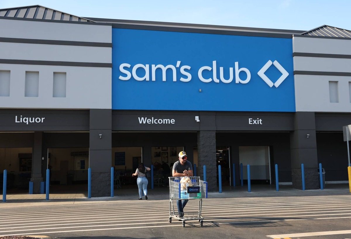  Sam's Club partners with Weight Watchers to launch a new offer for members. 
