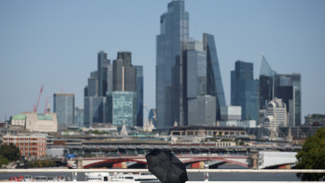 UK business morale hits 17-month low, Lloyds says 