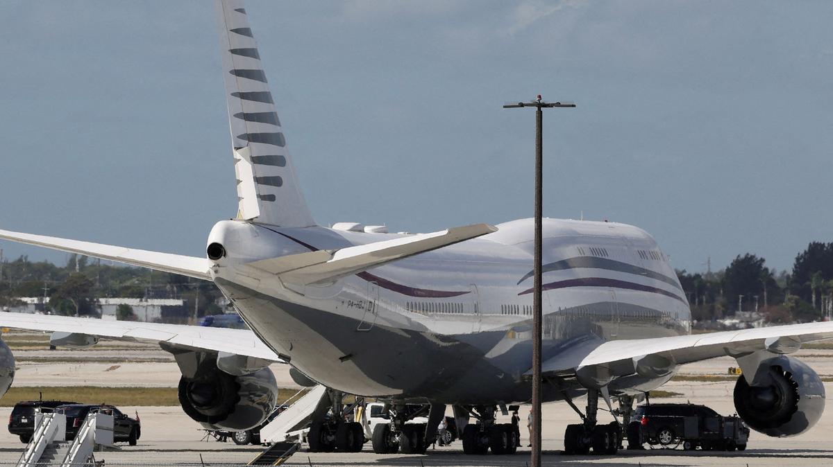 FILE PHOTO: The motorcade of U.S. President Donald Trump is parked next to a 12-year-old Qatari-owned Boeing 747-8 that Trump was touring in West Palm Beach, Florida, U.S., February 15, 2025. REUTERS/Kevin Lamarque/File Photo