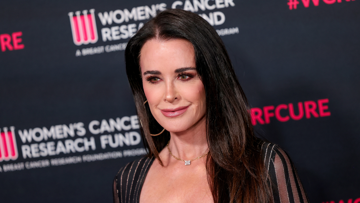 Kyle Richards Carried a Luxe Bag in Fall's Boldest Color - Copy It for $23