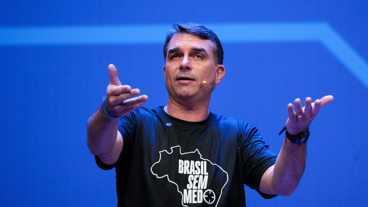 Brazilian Senator Flavio Bolsonaro speaks during an event in Sao Paulo, Brazil, June 18, 2026. REUTERS/Alexandre Meneghini