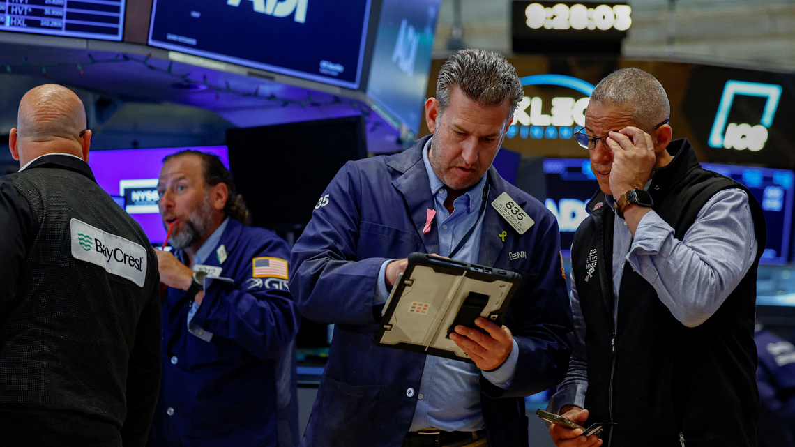 Dow closes at record on Mideast optimism; SpaceX, AMD drag Nasdaq 