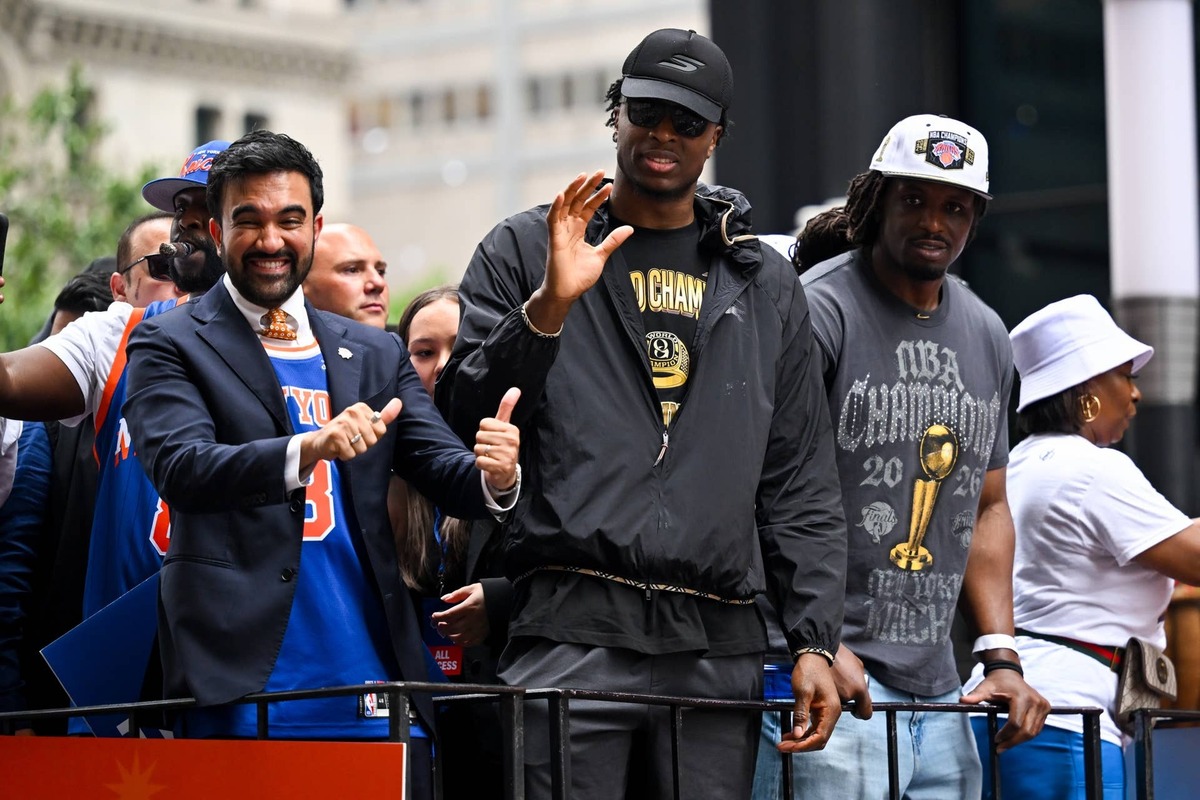  Jun 18, 2026; New York, NY, USA; New York City mayor Zohran Mamdani points towards New York Knicks forward OG Anunoby fans during the New York Knicks Championship Parade through the Canyon of Heroes. Mandatory Credit: Brenden Willsch-Imagn Images 
