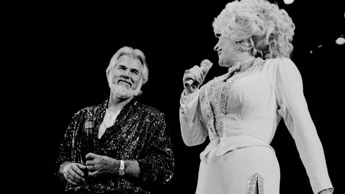 1985: Dolly Parton Turned a Favor From Kenny Rogers Into a No. 1 Duet That Fueled Romance Rumors 