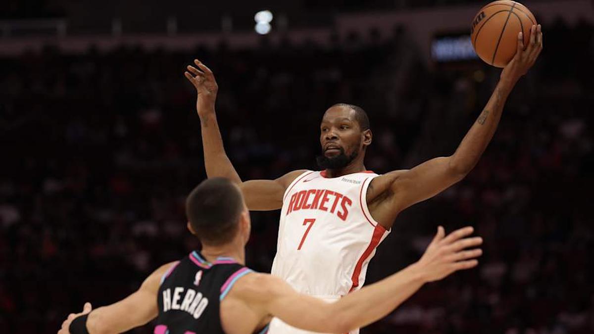  Mar 21, 2026; Houston, Texas, USA; Houston Rockets forward Kevin Durant (7) catches a pass against Miami Heat guard Tyler Herro (14) in the first quarter at Toyota Center. Mandatory Credit: Thomas Shea-Imagn Images | Thomas Shea-Imagn Images 
