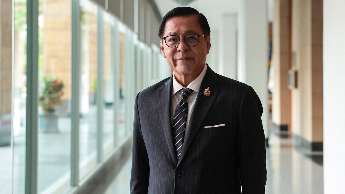 FILE PHOTO: Thailand's Deputy Prime Minister and Foreign Minister Sihasak Phuangketkeow poses for a picture before an exclusive interview with Reuters about Myanmar diplomacy and the upcoming ASEAN summit at the Ministry of Foreign Affairs, in Bangkok, Thailand, May 5, 2026. REUTERS/Chalinee Thirasupa/File Photo