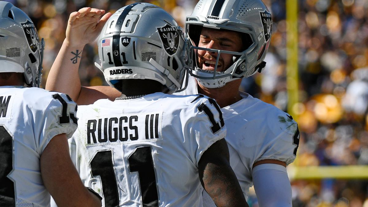 Las Vegas Raiders quarterback Derek Carr, right, celebrates a touchdown wide receiver Henry Ruggs III (11) during the second half of an NFL football game against the Pittsburgh Steelers in Pittsburgh, Sunday, Sept. 19, 2021. (AP Photo/Don Wright)