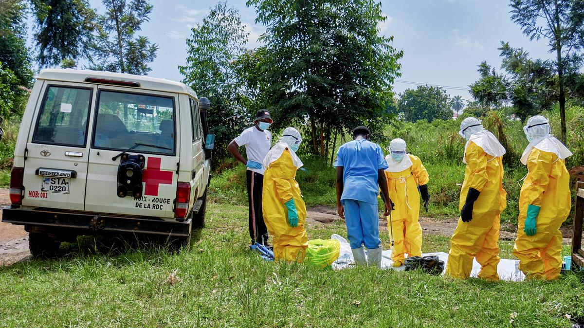 Red Cross workers prepare to handle the body of a person who died of Ebola, as aid agencies intensify efforts to contain a new Ebola outbreak involving the Bundibugyo strain, at the Centre Medical Evangelique (CME) in Hoho commune of Bunia, Ituri province, Democratic Republic of Congo, May 21, 2026. REUTERS/Gradel Muyisa Mumbere/File Photo