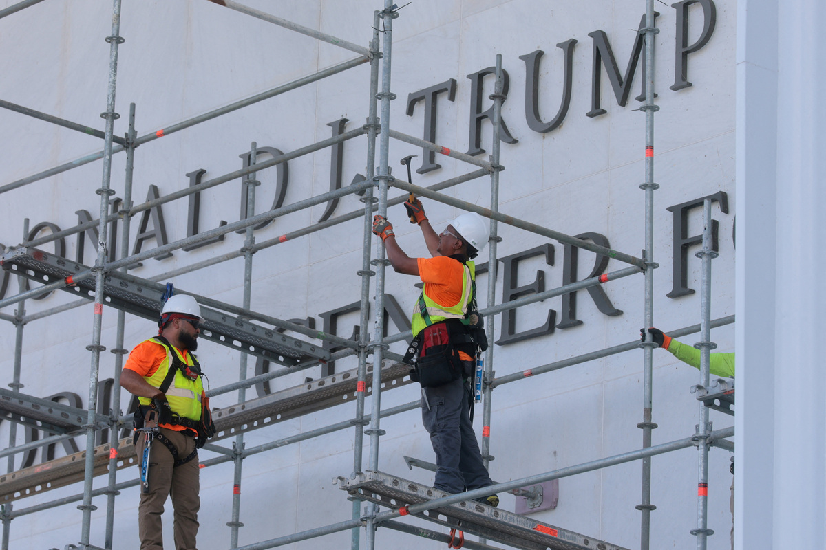 Workers set up scaffolding to remove lettering from the facade of the John F. Kennedy Memorial Center for the Performing Arts, following a federal judge’s order to remove U.S. President Donald Trump's name from the institution, in Washington, D.C., U.S., June 12, 2026. REUTERS/Jonathan Ernst