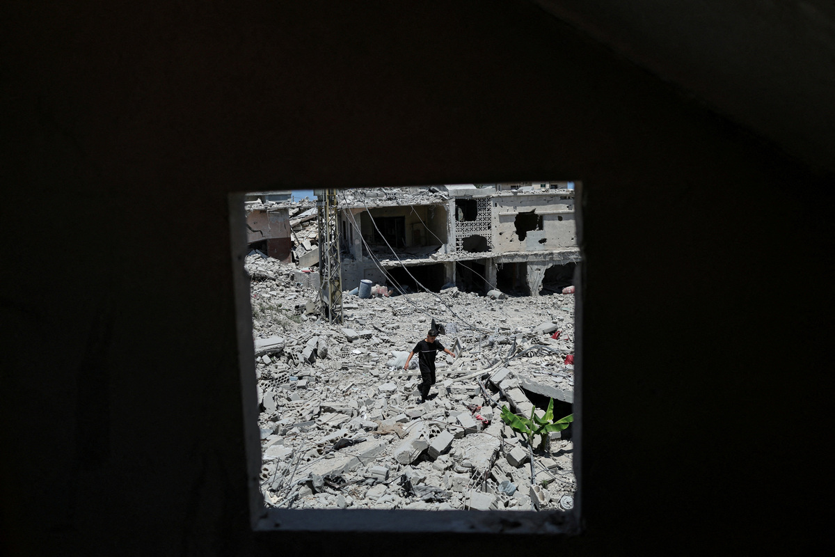 A boy walks among the rubble of a neighborhood completely destroyed by an Israeli airstrike, following the U.S.–Iran deal, in Qlailieh, Tyre district, Lebanon, June 18, 2026. REUTERS/Zohra Bensemra
