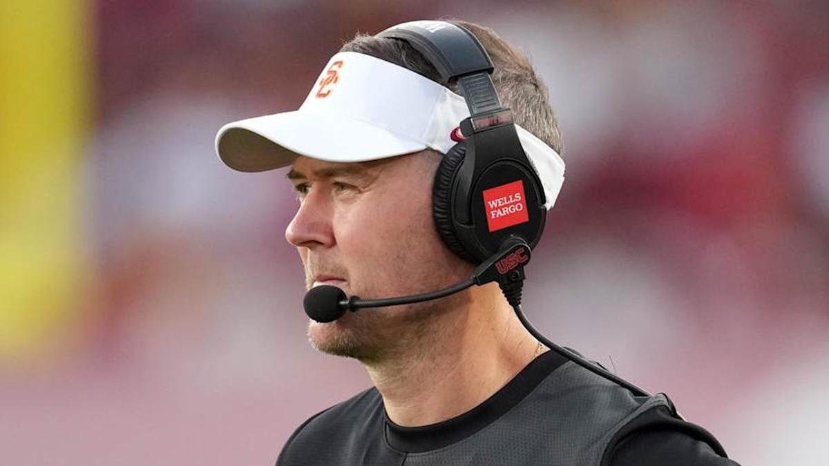  Aug 30, 2025; Los Angeles, California, USA; Southern California Trojans head coach Lincoln Riley watches from the sidelines against the Missouri State Bears in the first half at United Airlines Field at Los Angeles Memorial Coliseum. Mandatory Credit: Kirby Lee-Imagn Images | Kirby Lee-Imagn Images 