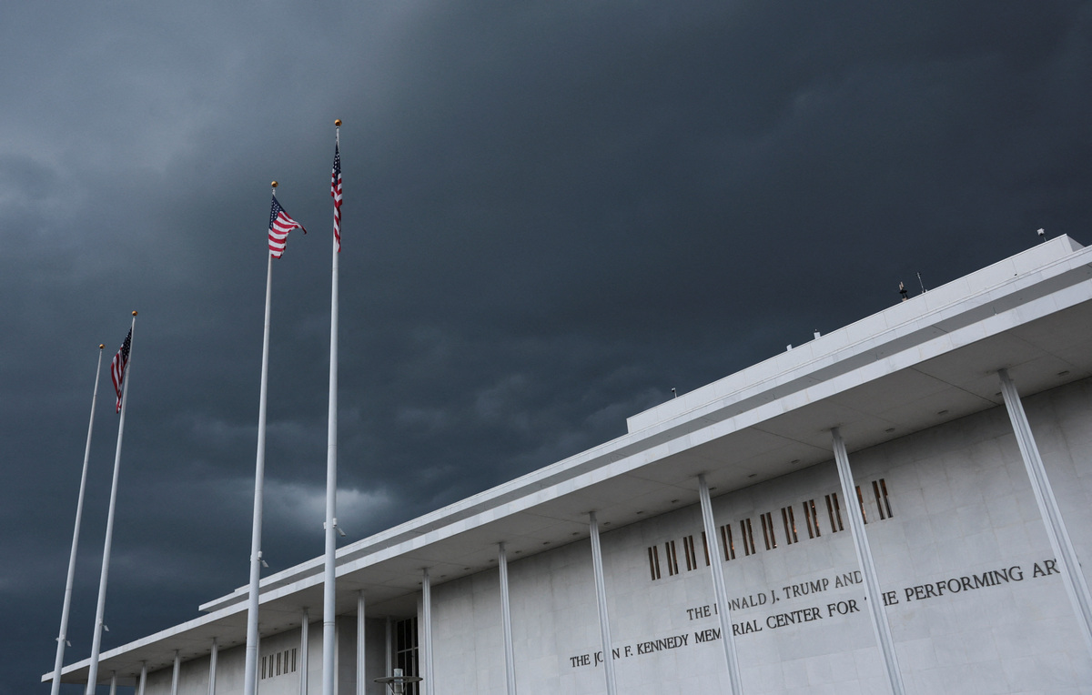 Dark storm clouds gather over the Kennedy Center in the hours before a federal judge’s deadline to remove U.S. President Donald Trump's name from the facade of the John F. Kennedy Memorial Center for the Performing Arts in Washington, D.C., U.S., June 11, 2026. REUTERS/Jonathan Ernst